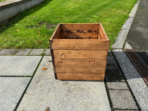 Charles Taylor HB108 - Large Berwick Planter