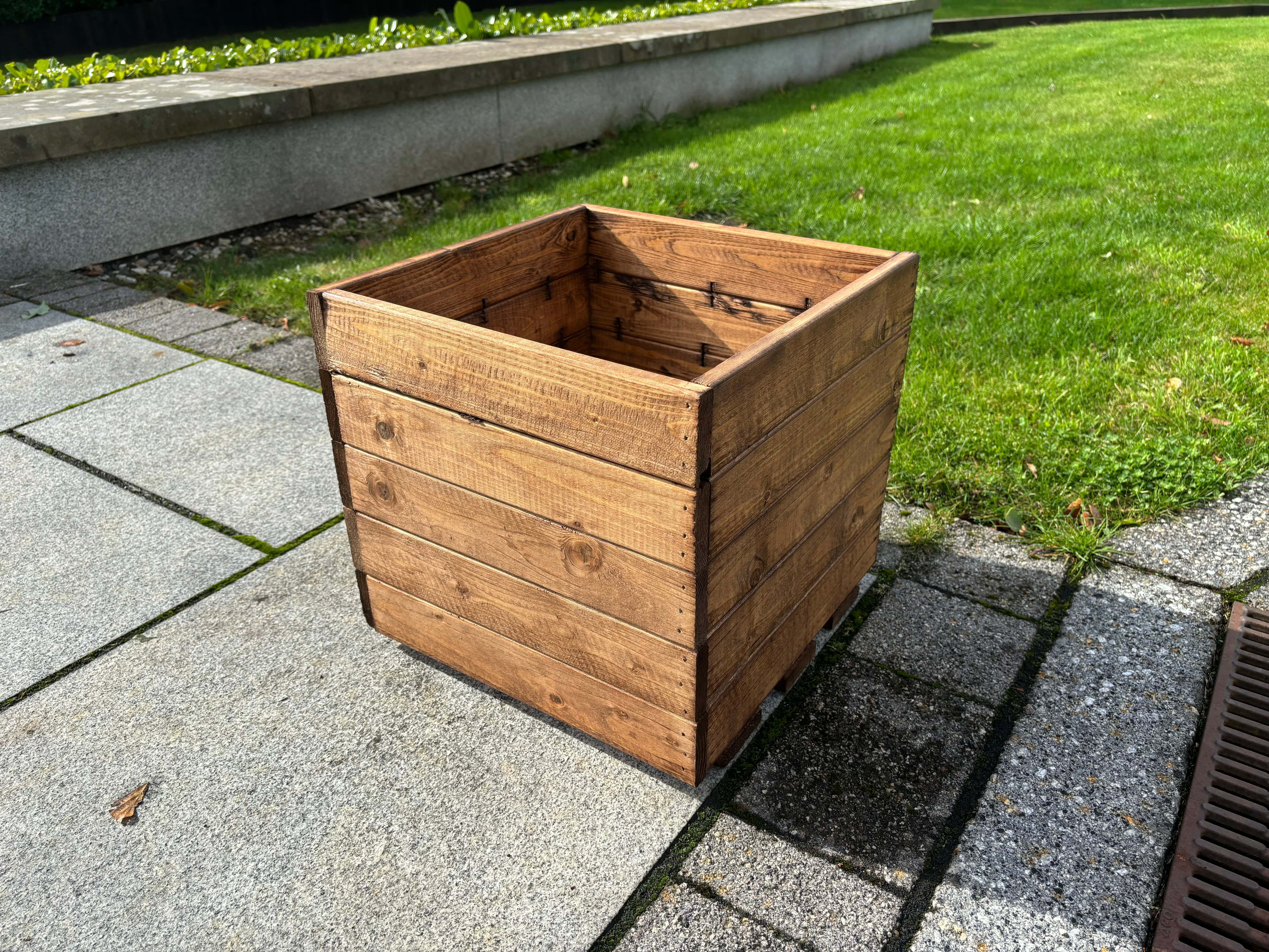 Charles Taylor HB108 - Large Berwick Planter