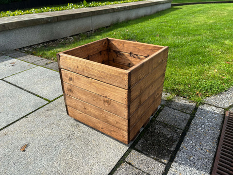 Charles Taylor HB108 - Large Berwick Planter