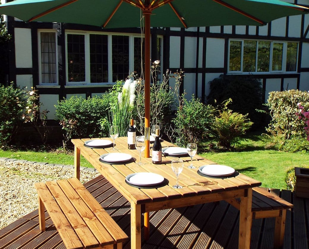 Charles Taylor HB110 - Six Seater Table Set