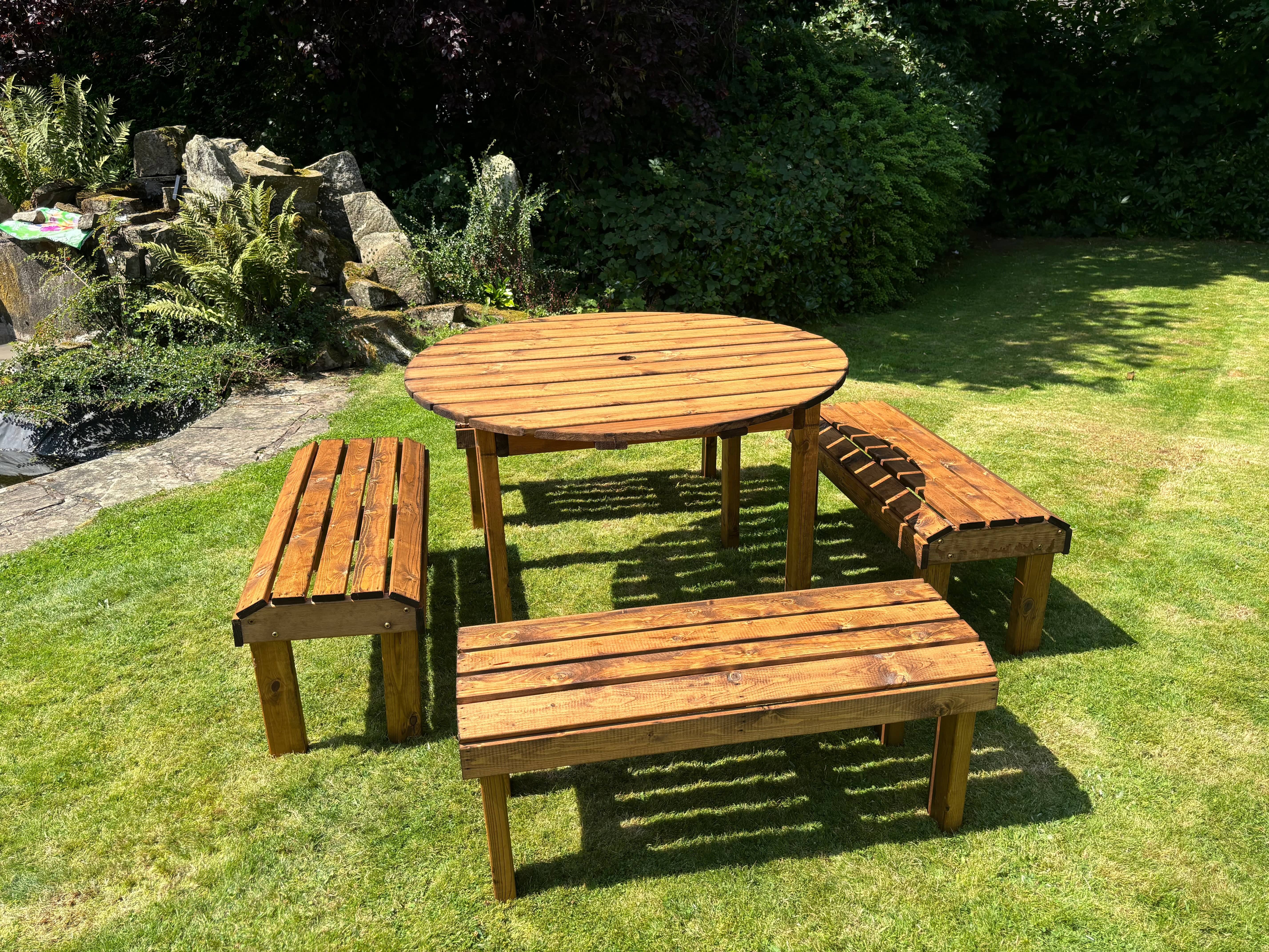 Charles Taylor HB299 - Knights Eight Seat Round Table Set