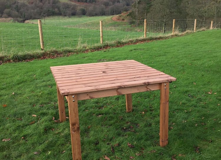Charles Taylor HB60 - Large Traditional Dining Table