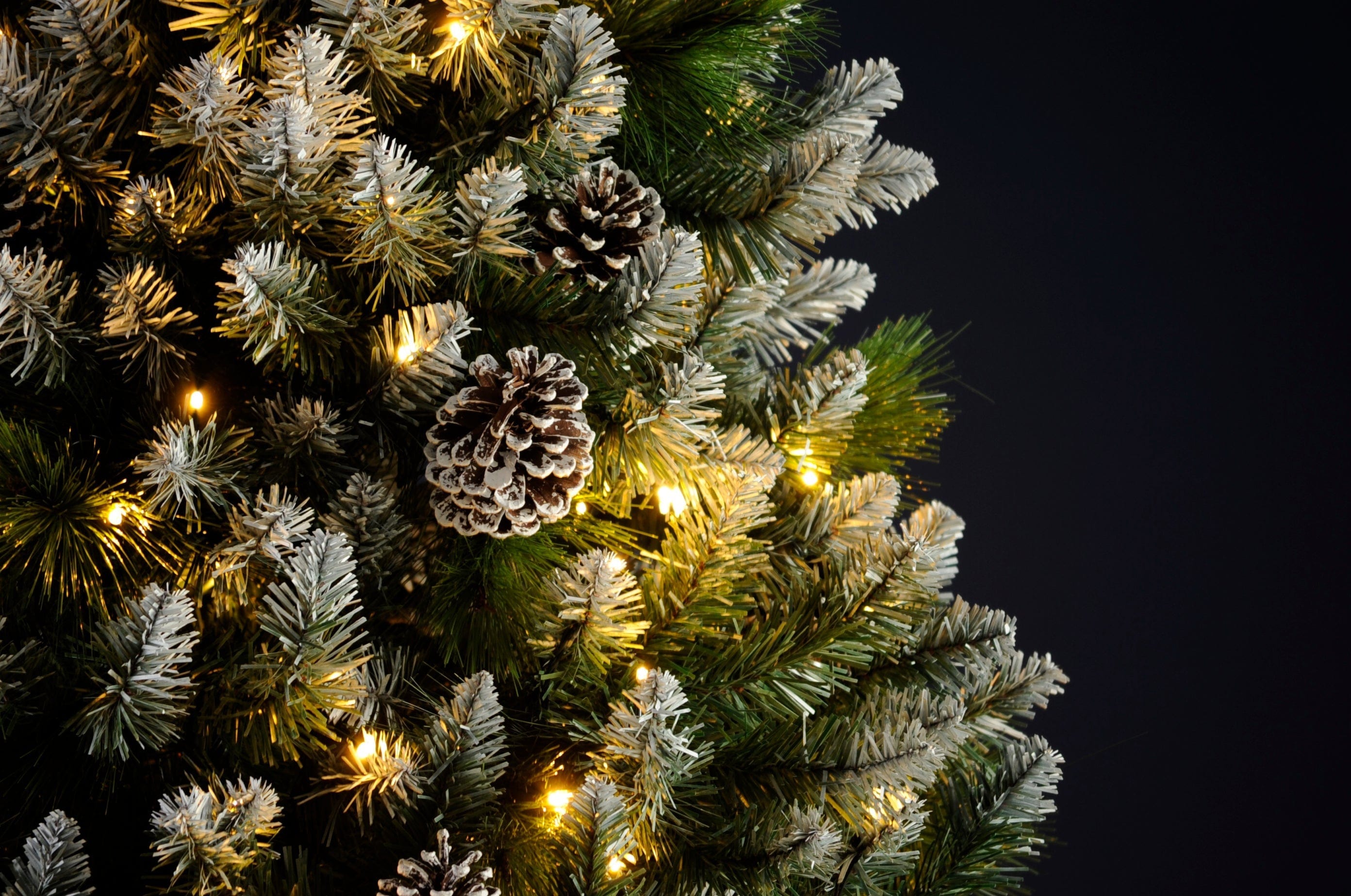Festive Pre Lit Grand River Pine Christmas Tree - 7ft/210cm – Trowell ...