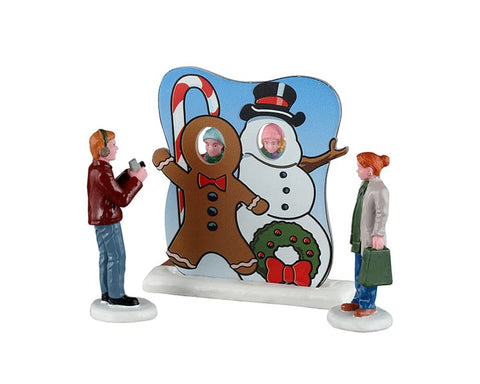 Lemax Harvest Crossing Figurines Lemax Frosty Photo Op, Set of 3