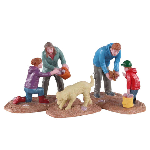 Lemax Plymouth Corners Looking For Seashells