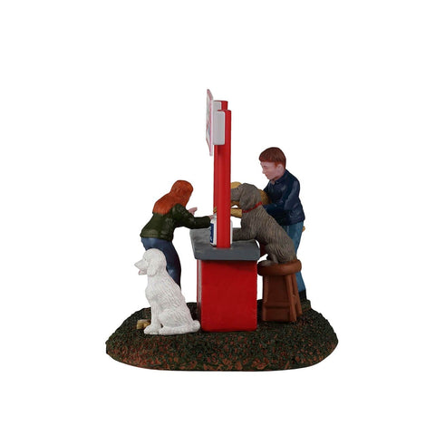 Lemax Table Accents Lemax Puppy Kissing Booth