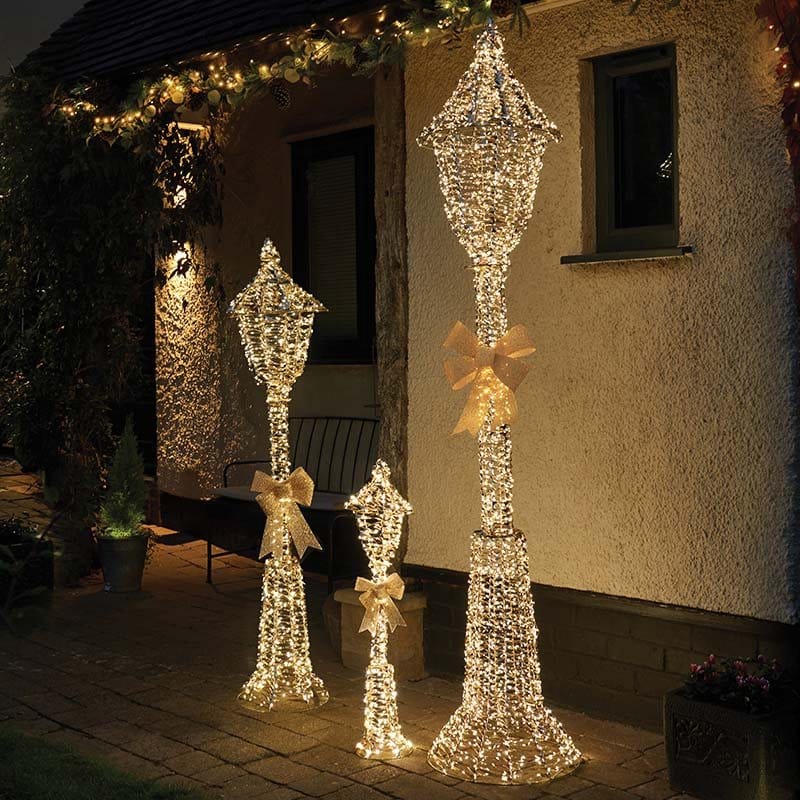 Smart Garden christmas lit Lamp Post Low Voltage Gold Twist Lamp Post – 150cm