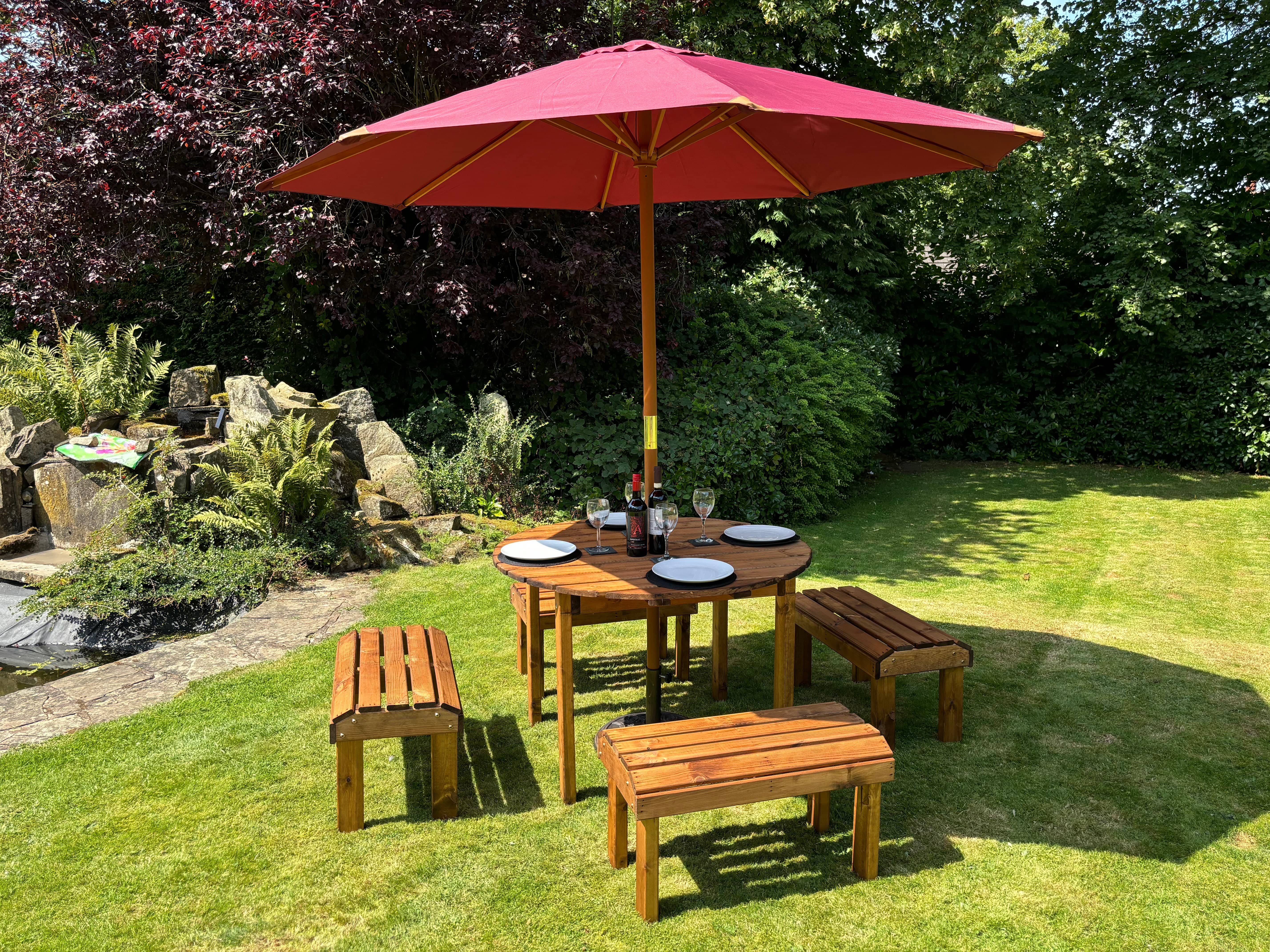 Charles Taylor HB298B - Knights Four Seat Round Table Set Burgundy Parasol