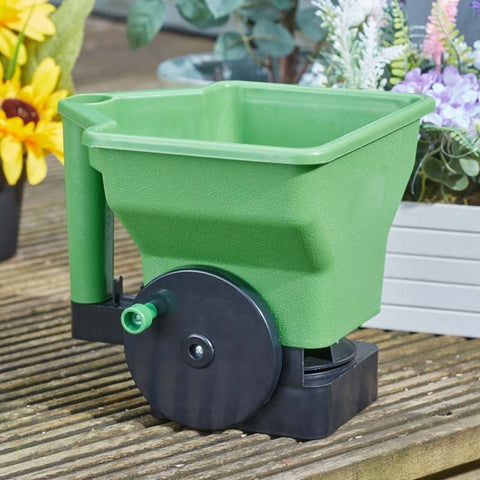 Trowell Garden Centre Lawn Spreader Smart Garden Manual Lawn Spreader – 3L