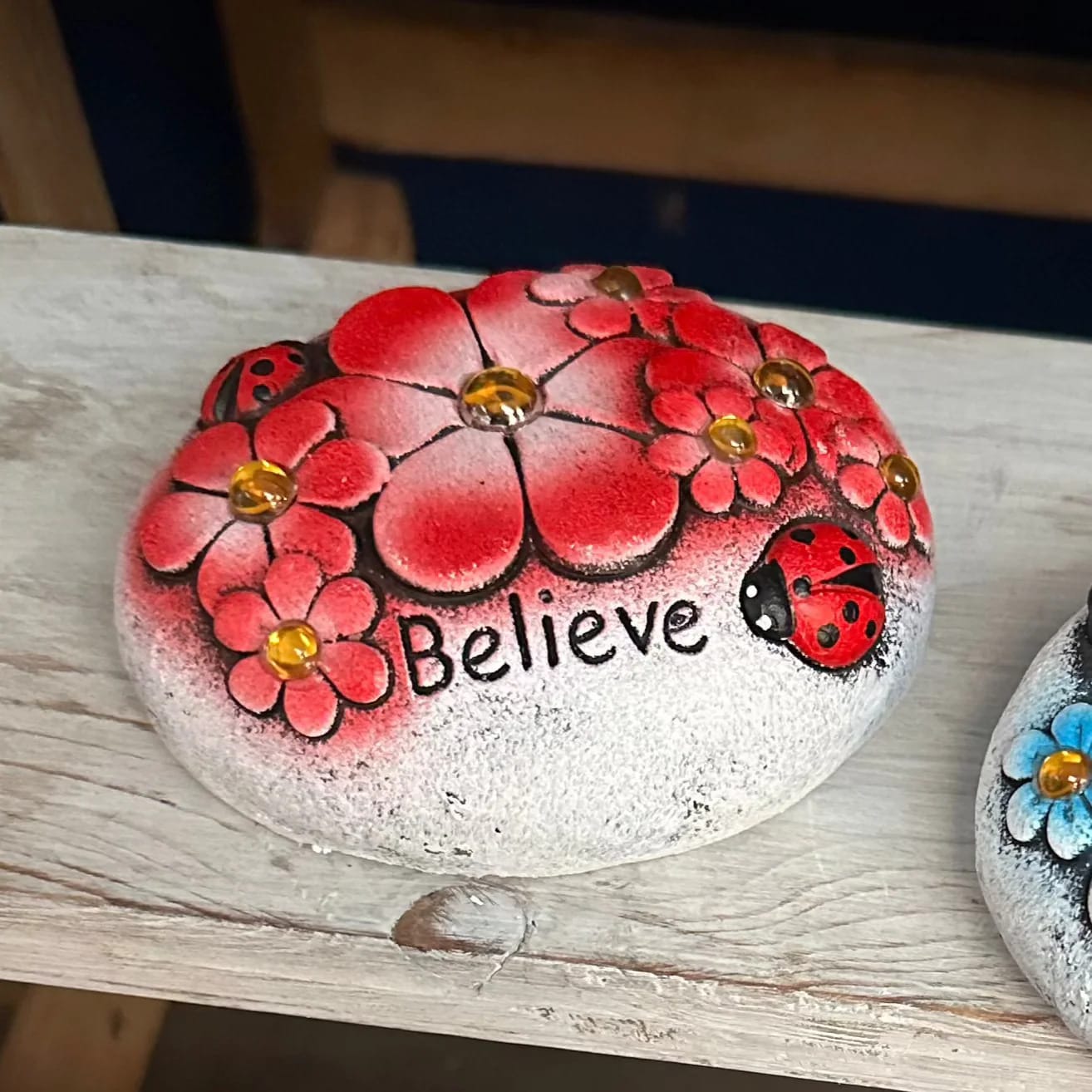 Smart Garden Elvedon Ornaments Smart Garden Pixie Pebbles - Believe