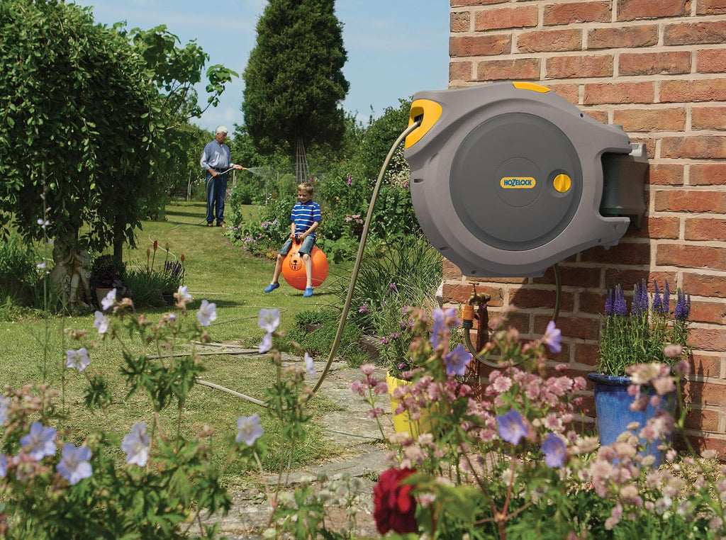 Hozelock Auto reel with 40m Hose and Spray Gun – Trowell Garden Centre