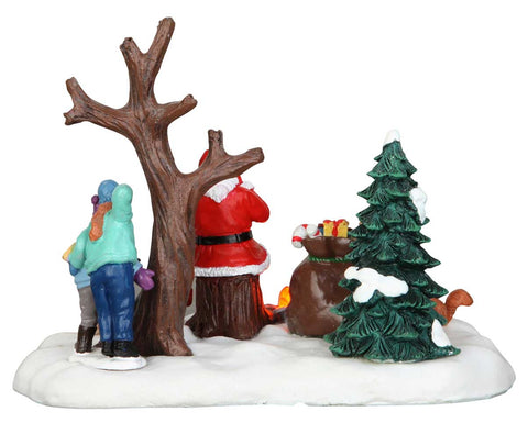 Lemax Table Pieces Lemax Santa Takes a Break, Table Accent, B/O (4.5V)