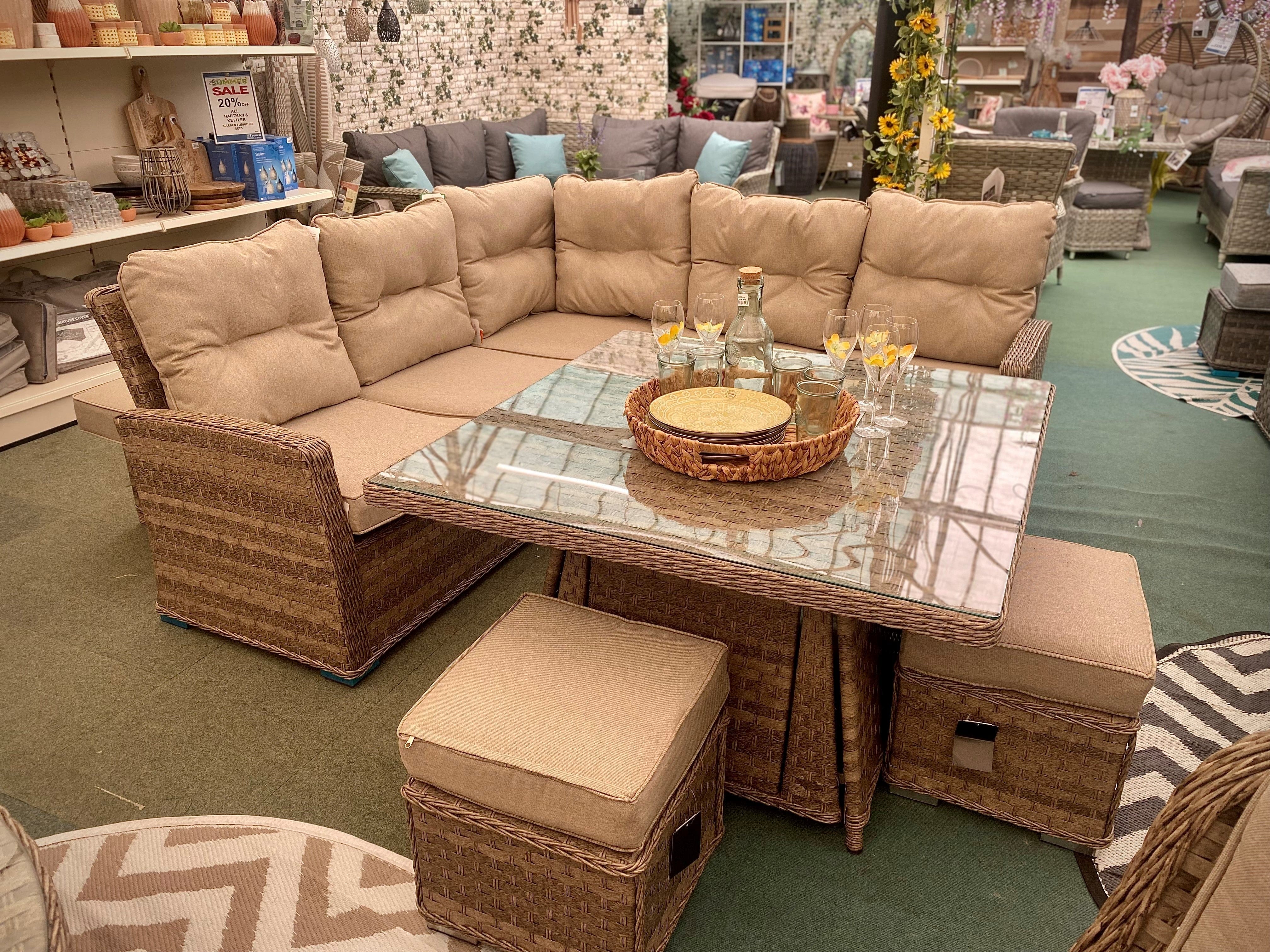 Pembrook Garden Furniture Set Pembrook Chatsworth Casual Dining Set Natural